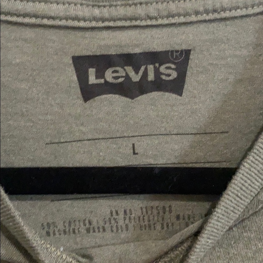 Levi’s Tee - Picture 3 of 3
